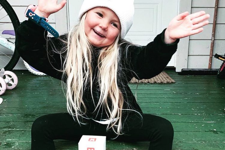 Antaakko lapselle matkapuhelin vai ei? Siinä vasta kymmenen pisteen kysymys