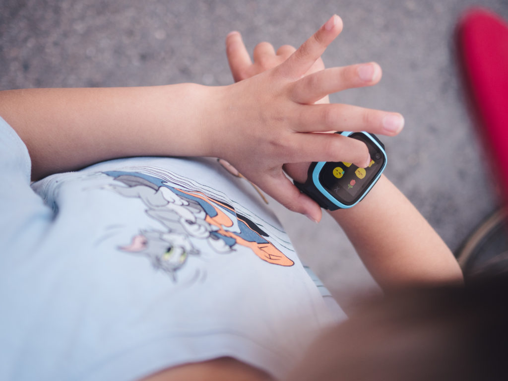 Moumou blogin Iina kertoo kokemuksia Xploran puhelimesta. Moumou blogi kokemuksia xplora puhelimesta